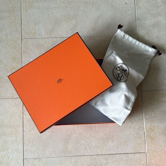 Hermès Orange Gift Box with Dust Bag - 11x9x3” h - BRAND NEW - Picture 1 of 4